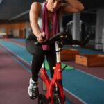 Leia mais sobre o artigo O desafio do fitness moderno: Cuidar do corpo sem adoecer a mente em 2025